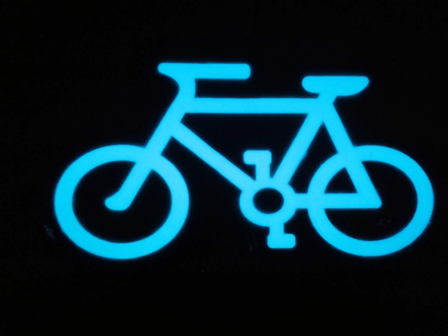 天蓝自发光自行车夜间效果